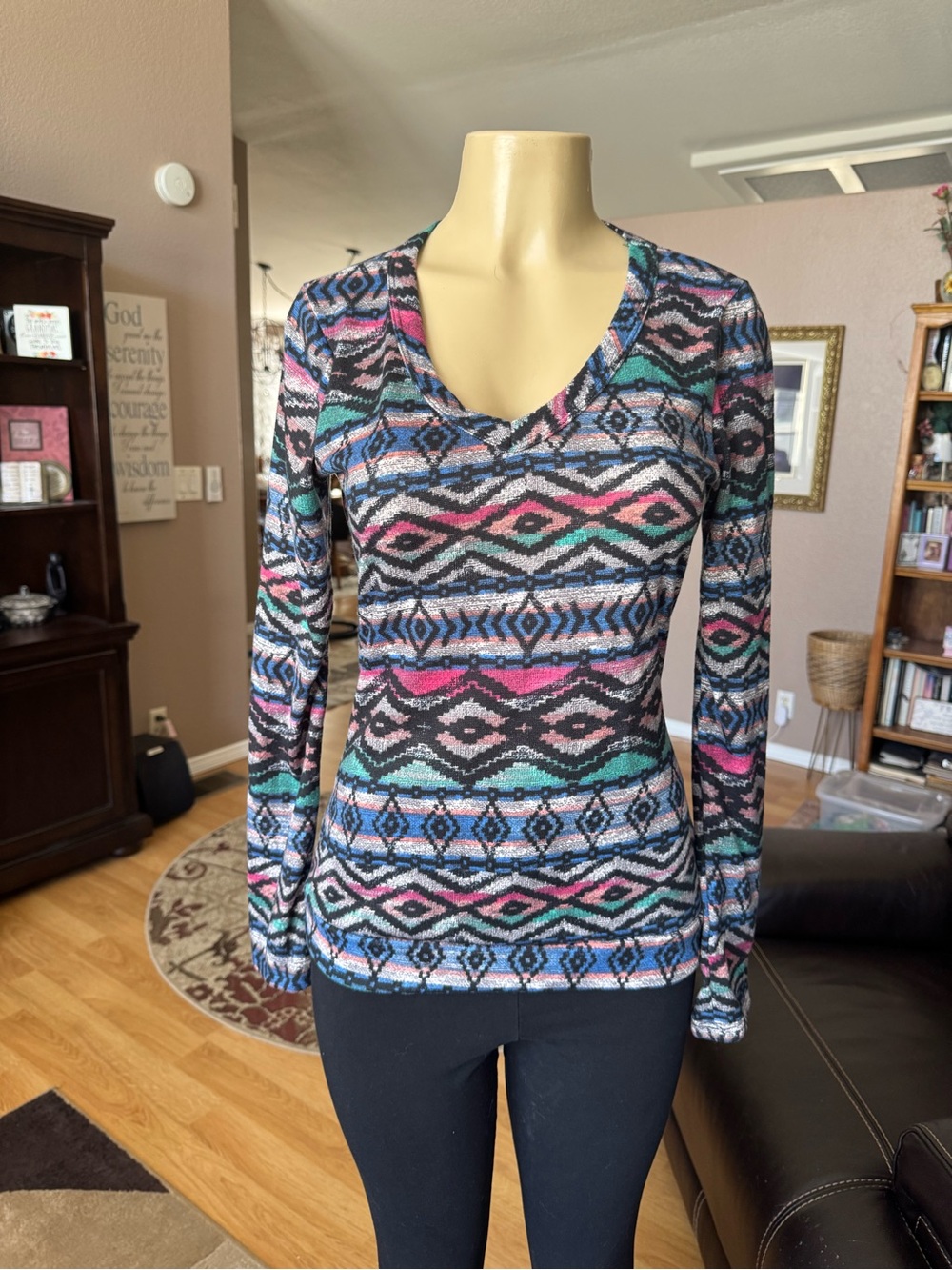 Polly & Esther Multicolor Geometric V-Neck Long Sleeve Top-Size M